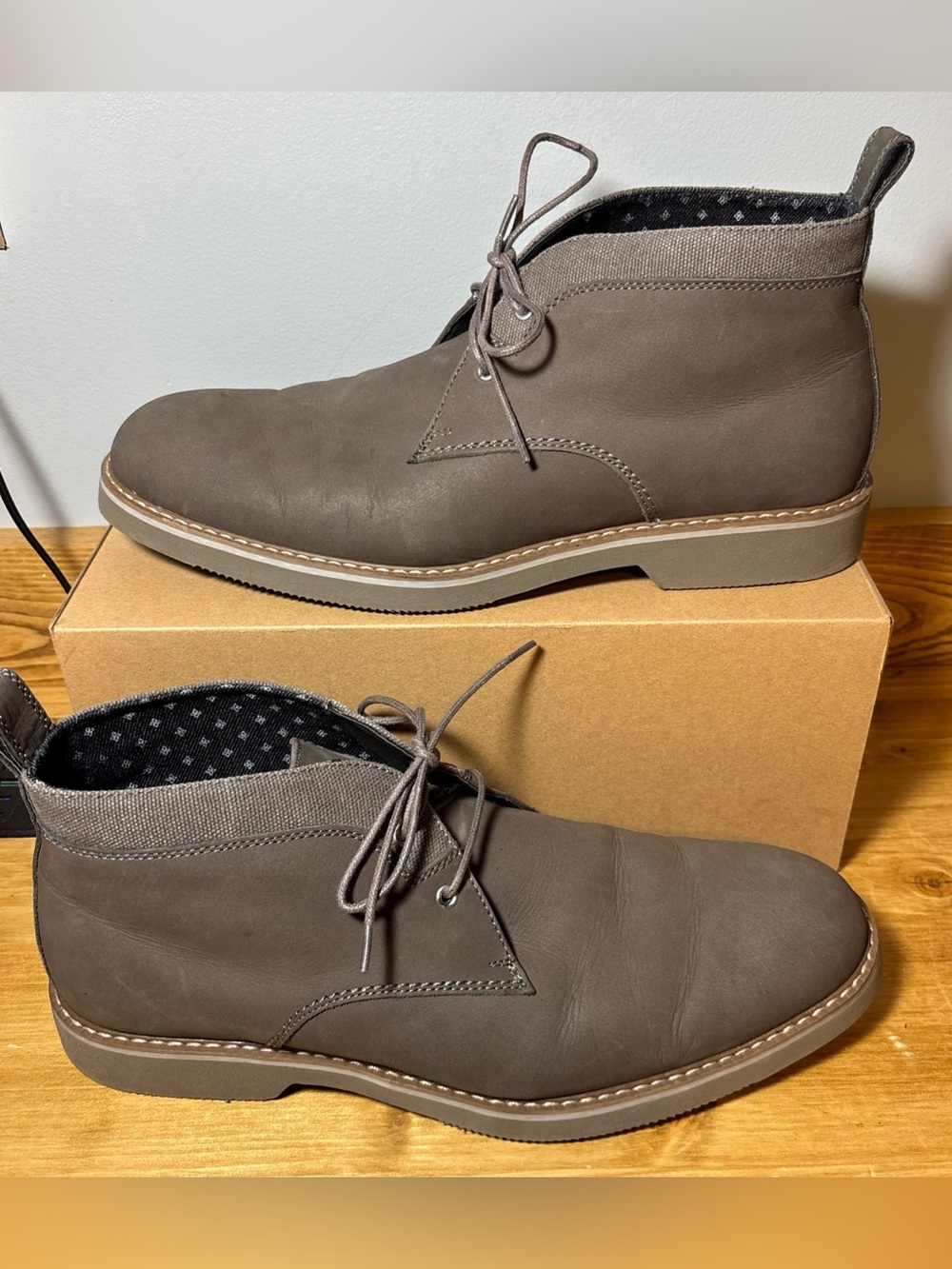 G.H. Bass & Co. Men's Blake Casual Chukka Shoe Size 10.5 M Gray Leather